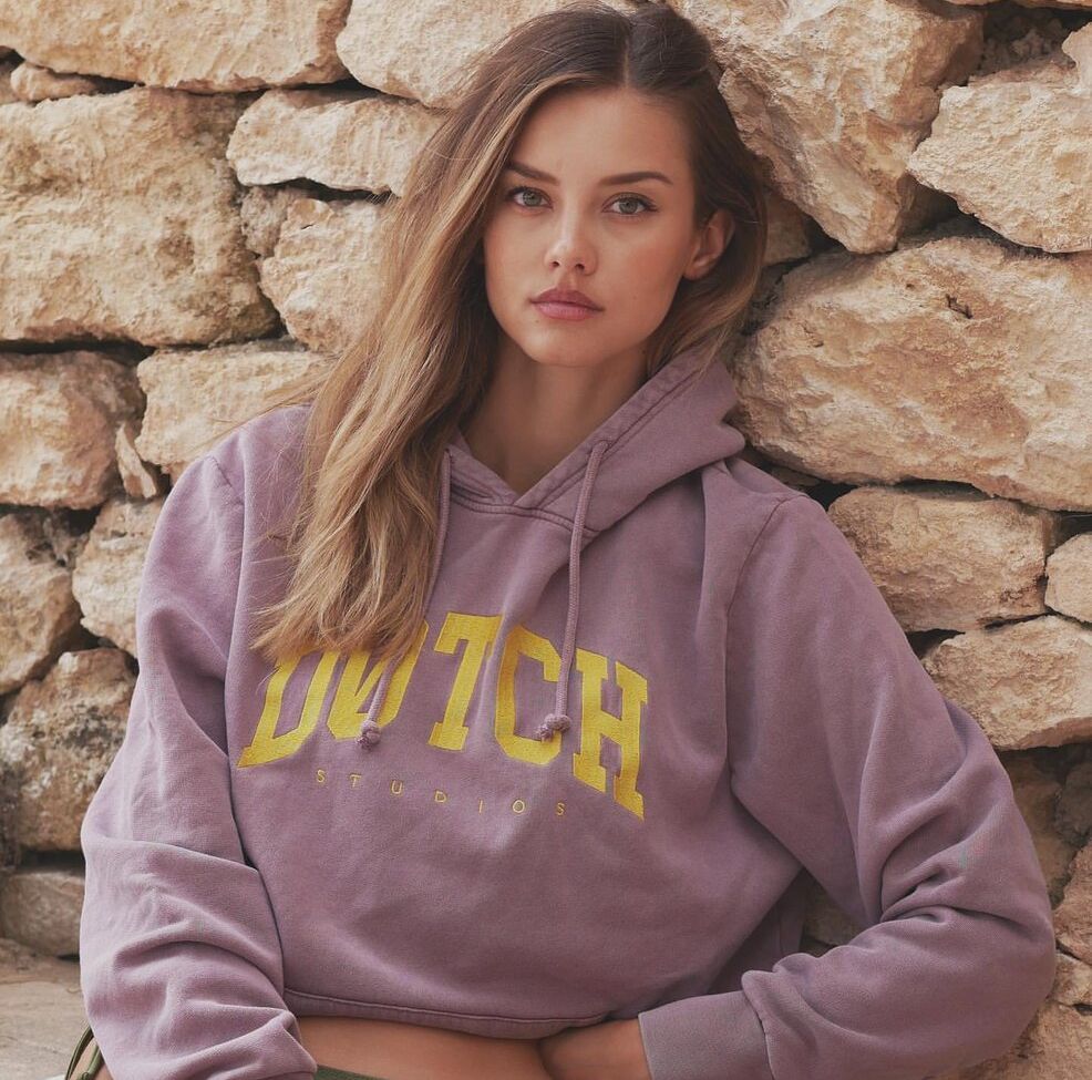 Nicola Cavanis desnuda #108015598