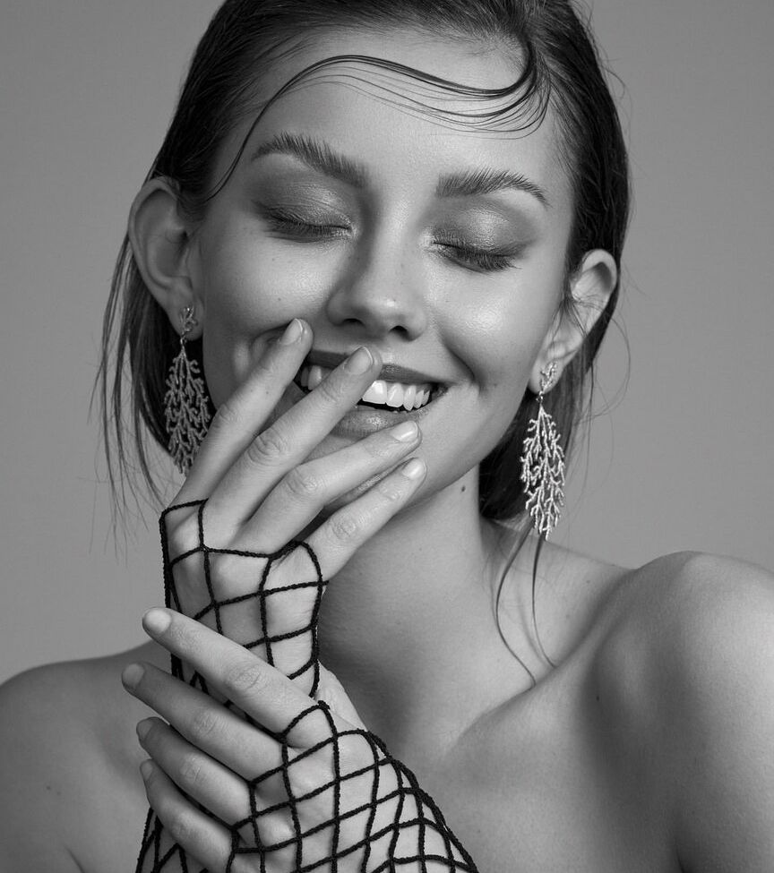 Nicola Cavanis desnuda #108015659