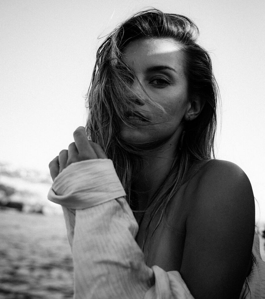 Nicola Cavanis desnuda #108015699