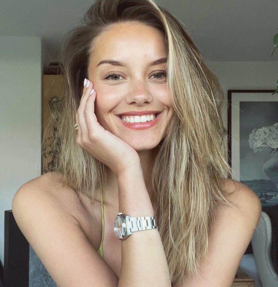 Nicola Cavanis desnuda #108015703