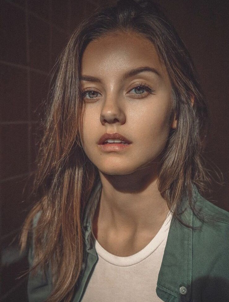 Nicola Cavanis desnuda #108015723