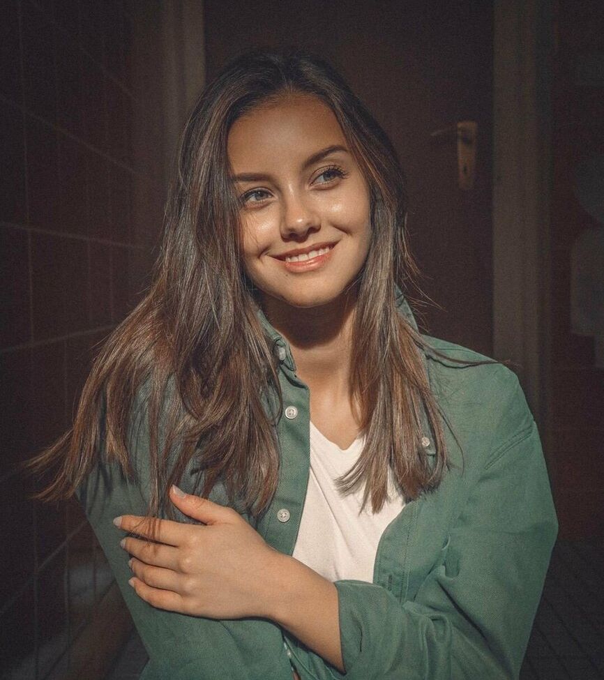 Nicola Cavanis desnuda #108015725