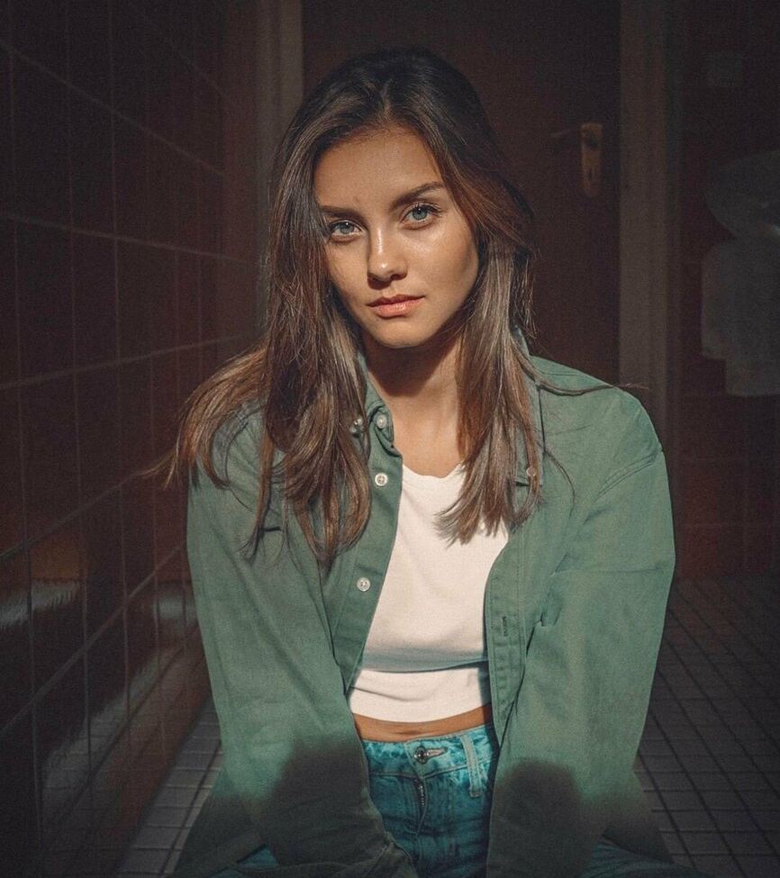 Nicola Cavanis desnuda #108015726