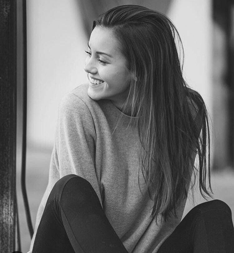 Nicola Cavanis desnuda #108015799