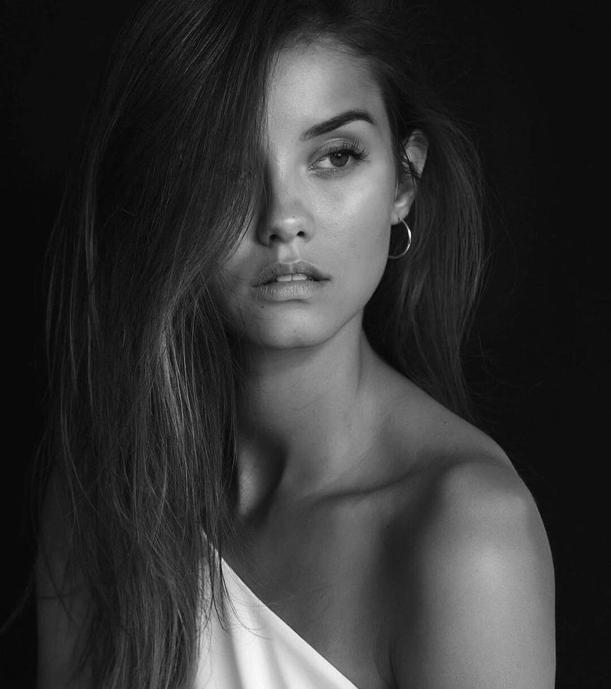 Nicola Cavanis desnuda #108015801