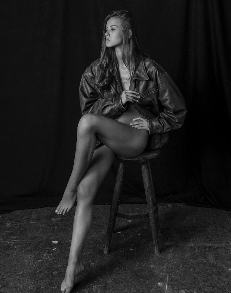 Nicola Cavanis desnuda #108015802