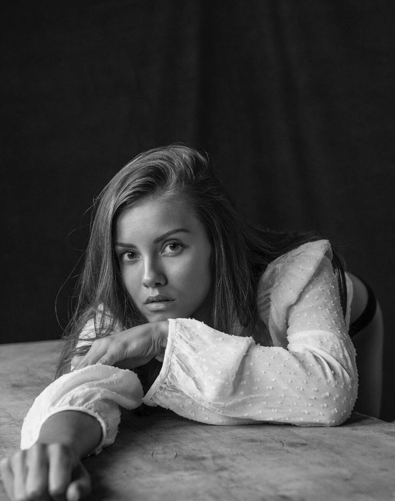 Nicola Cavanis desnuda #108015803