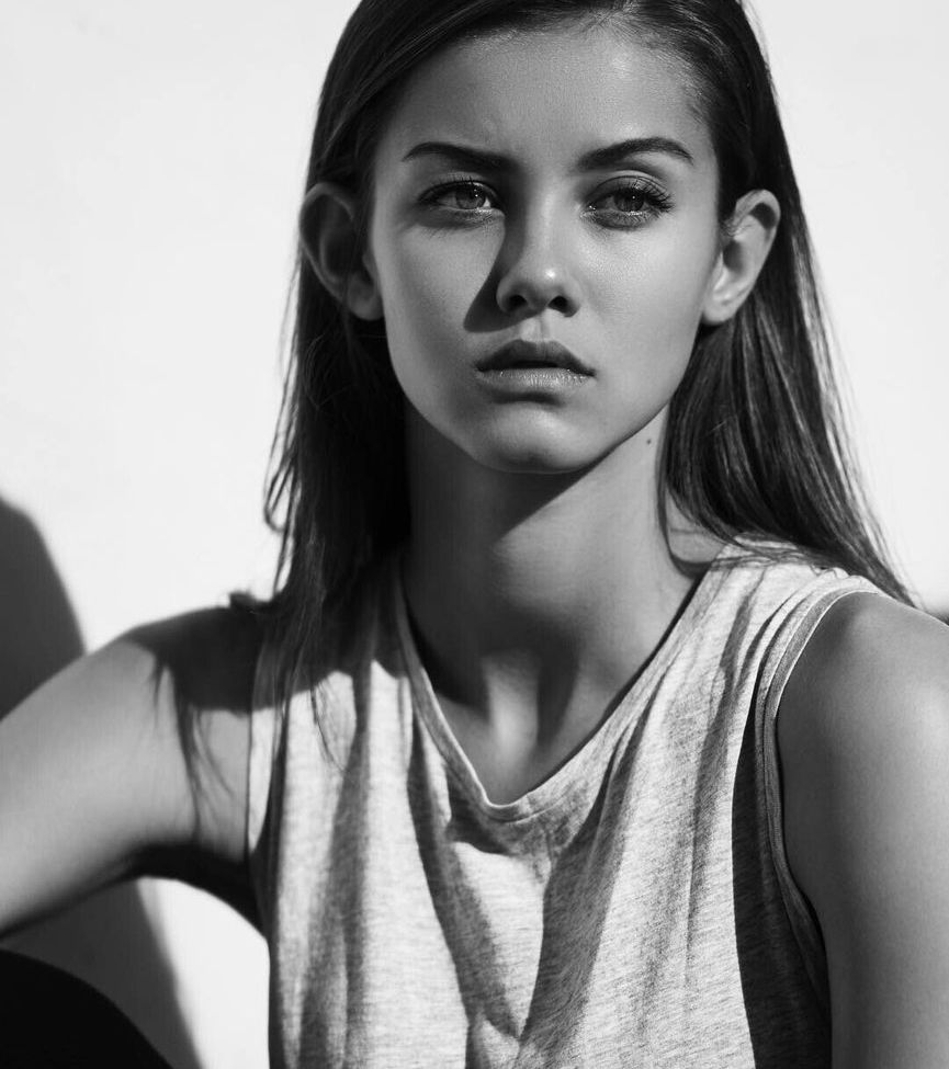 Nicola Cavanis desnuda #108015811