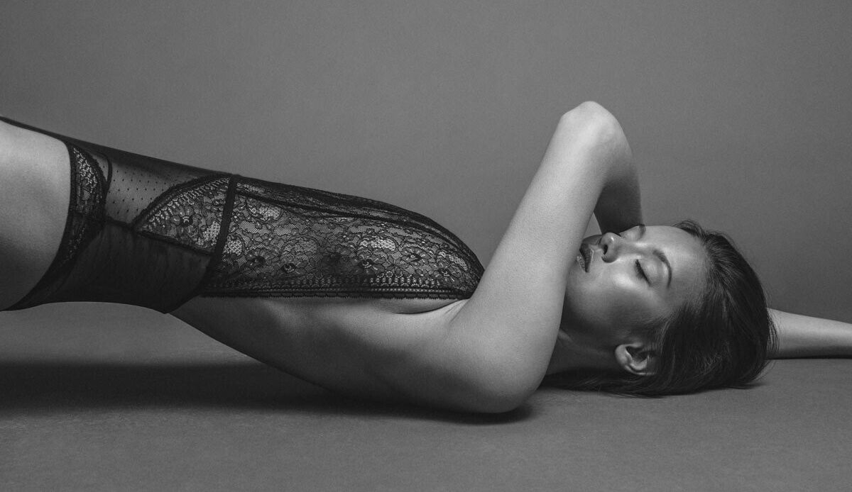 Nicola Cavanis desnuda #108015813