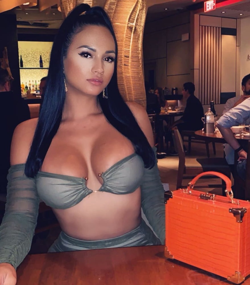 Yineth Moreno, heiß oder nicht?
 #89510141