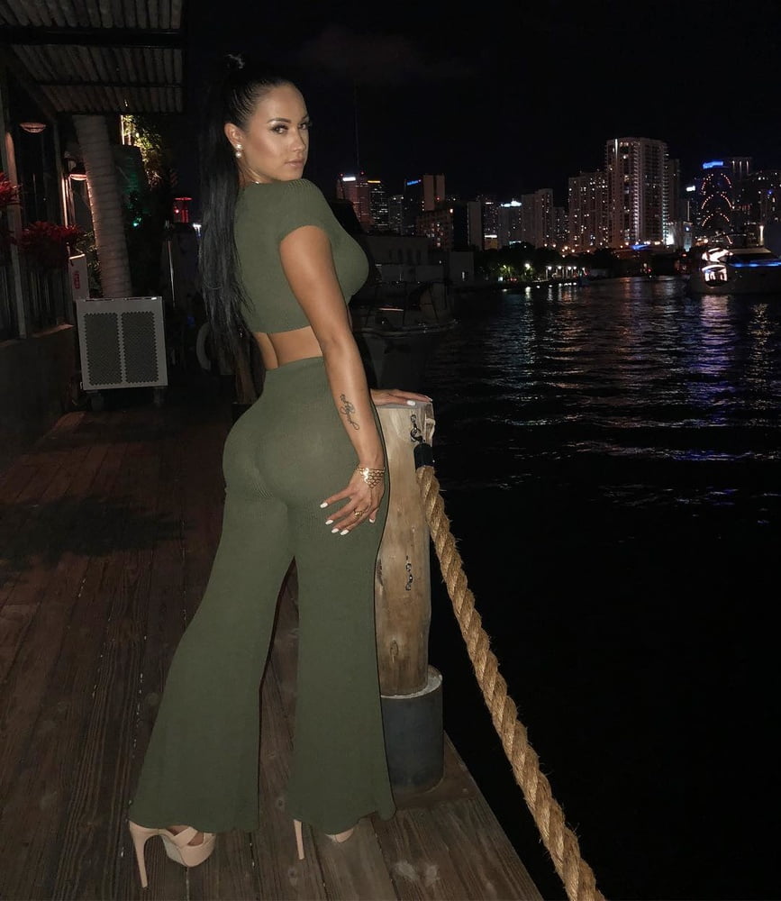 Yineth Moreno, heiß oder nicht?
 #89510153