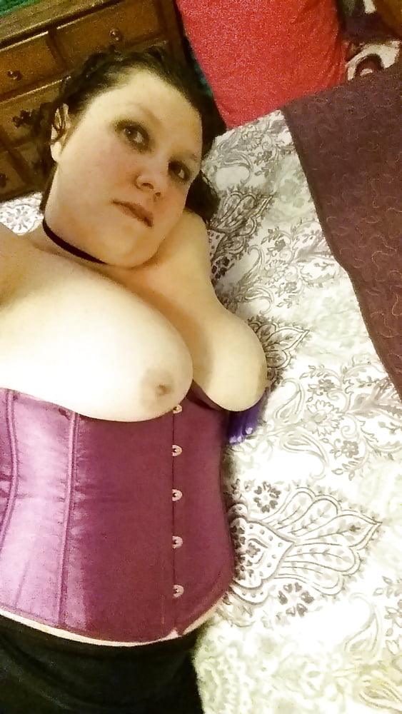 Sexy corsetto viola e tacchi
 #106802453