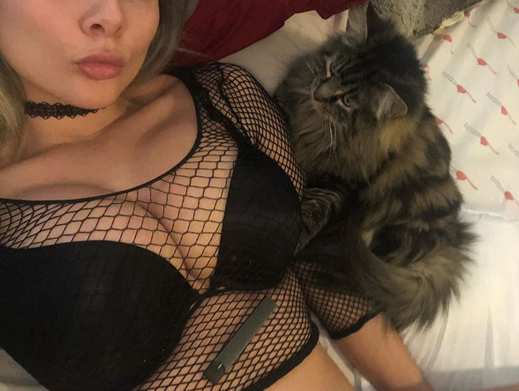 Hot saint louis, mo bartender and singer
 #105253827