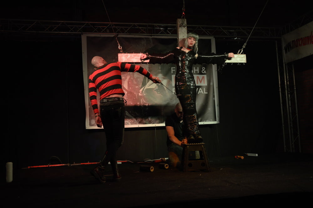 Show Cruxified Skinheadgirl au Fetish Festival VIII #106761884