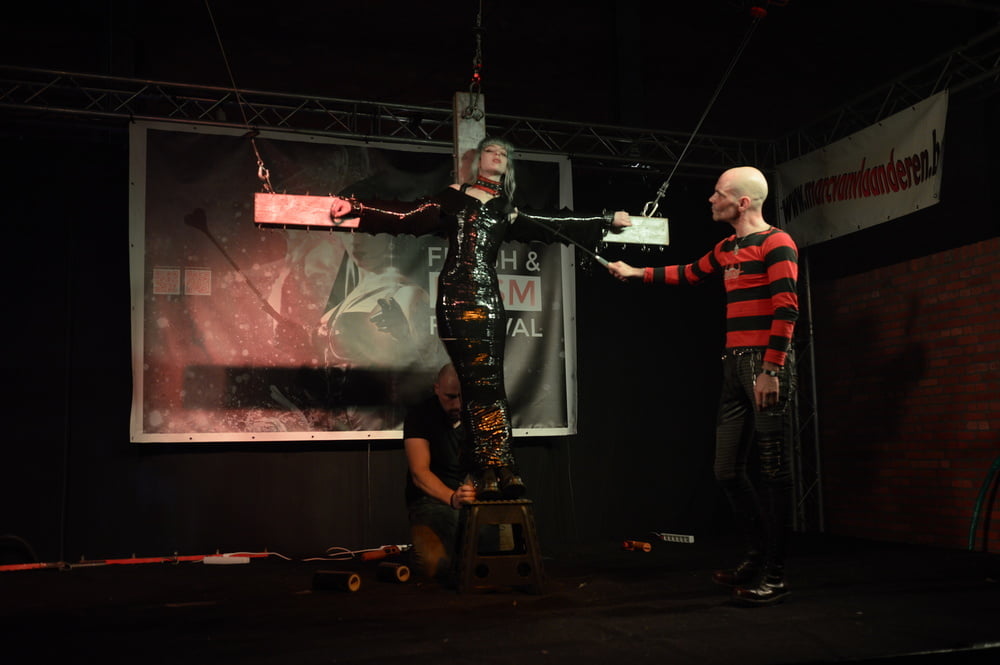 Show Cruxified Skinheadgirl au Fetish Festival VIII #106761893