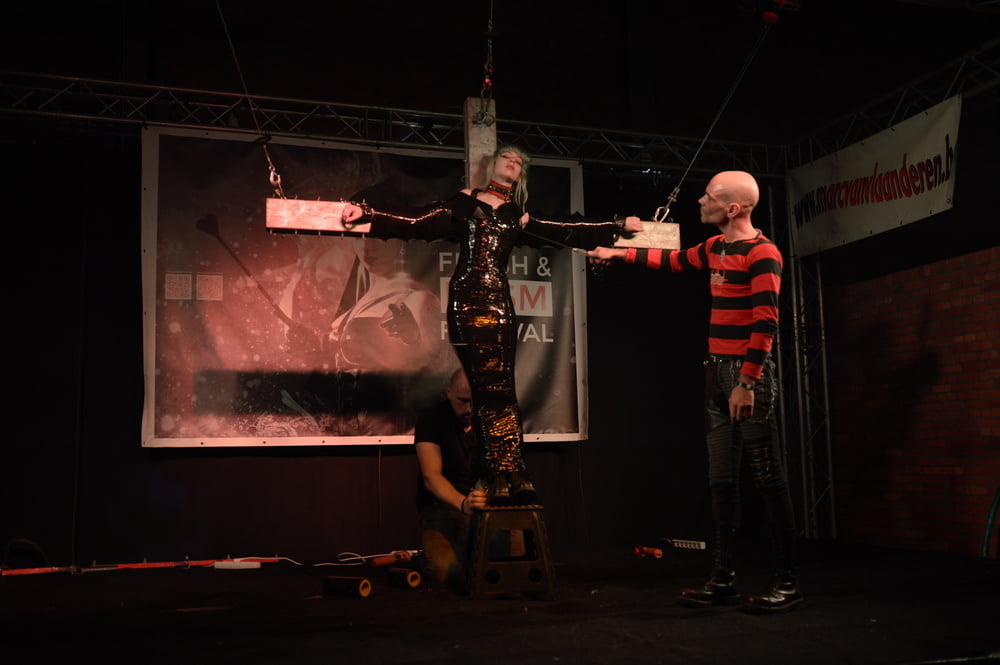 Show Cruxified Skinheadgirl au Fetish Festival VIII #106761894