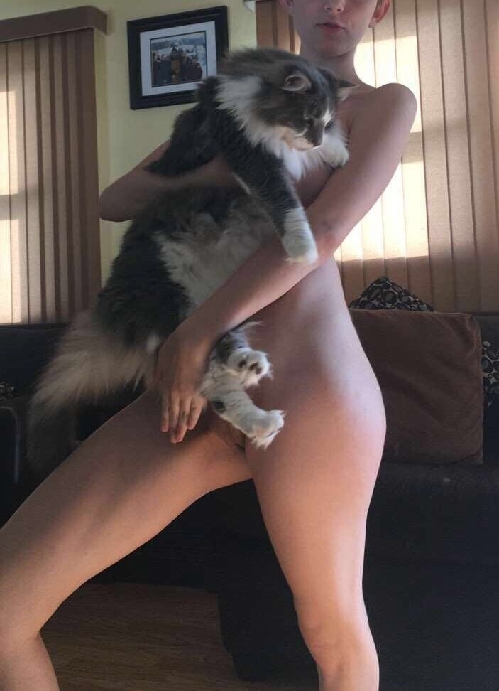 more amateur model #100612406