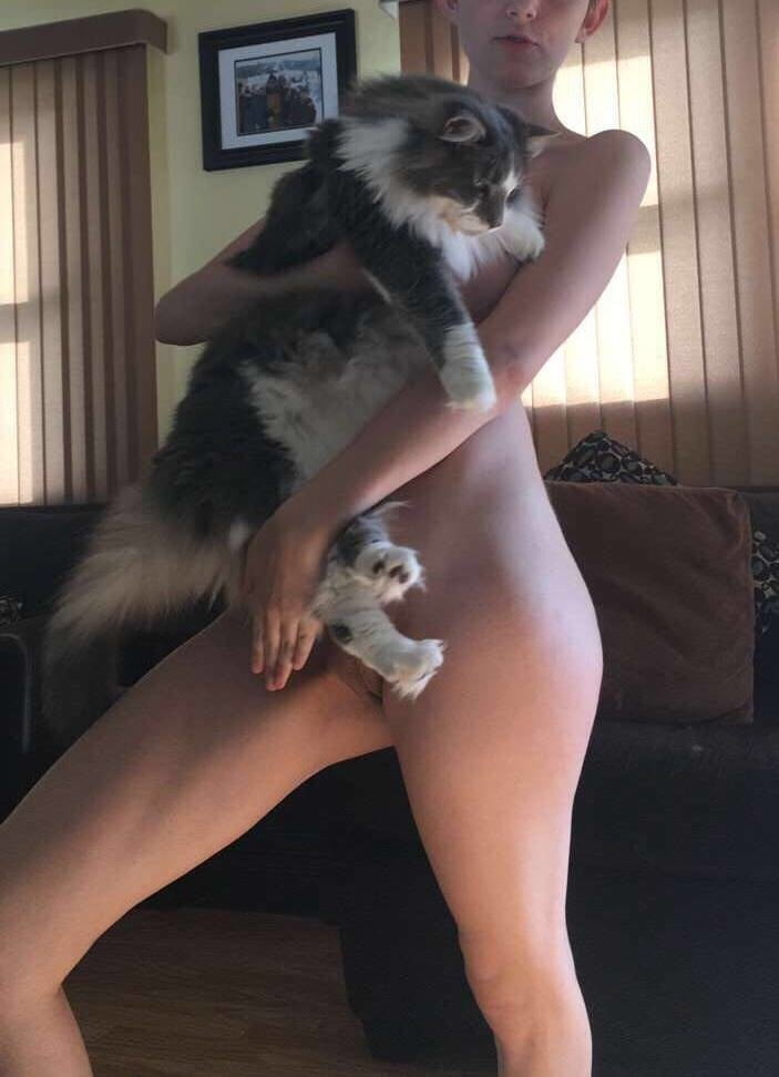 more amateur model #100612622