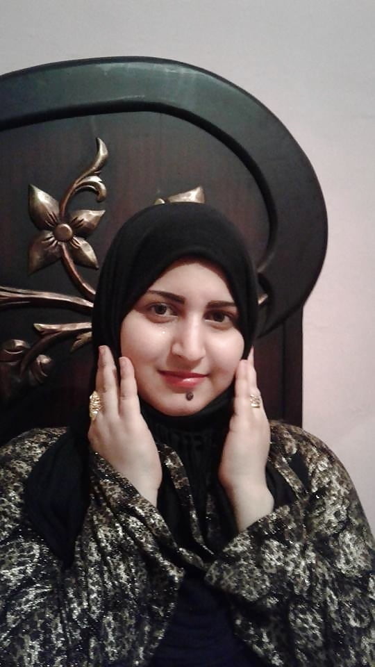 アラブの成熟したヒジャブ売春婦の巨乳と巨尻の淫乱bbw milf
 #81681067