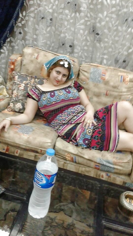 アラブの成熟したヒジャブ売春婦の巨乳と巨尻の淫乱bbw milf
 #81681080