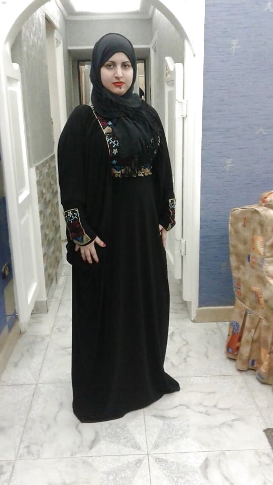 アラブの成熟したヒジャブ売春婦の巨乳と巨尻の淫乱bbw milf
 #81681126