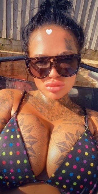 Slag From Wales, for you to wank over #80096041