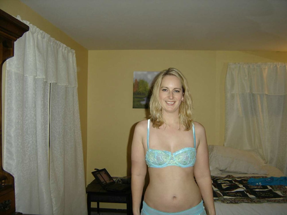 セクシーな太い乳房のアマンダは、おもちゃとカメラで裸になるのが大好きです。
 #93157942