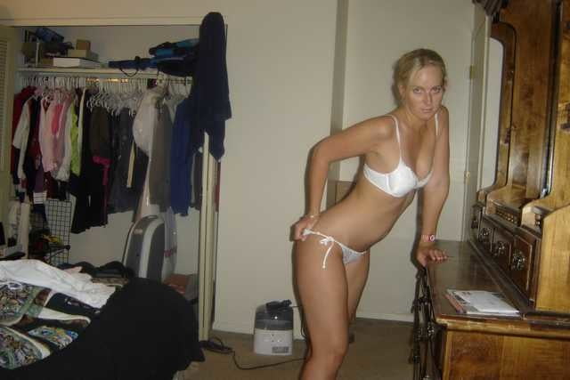 Amanda, sexy et épaisse, aime les jouets à bite et être nue à la caméra.
 #93158109