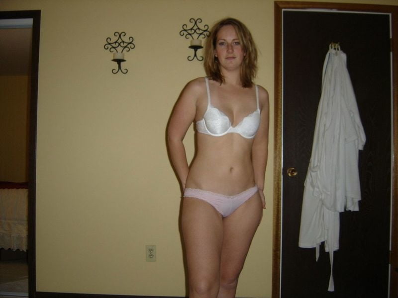 セクシーな太い乳房のアマンダは、おもちゃとカメラで裸になるのが大好きです。
 #93158498