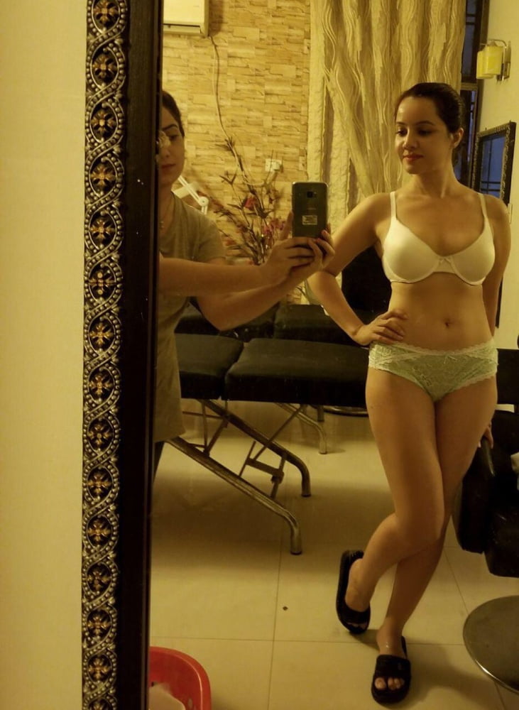 Rabi Pirzada Leaked Pics #94095601