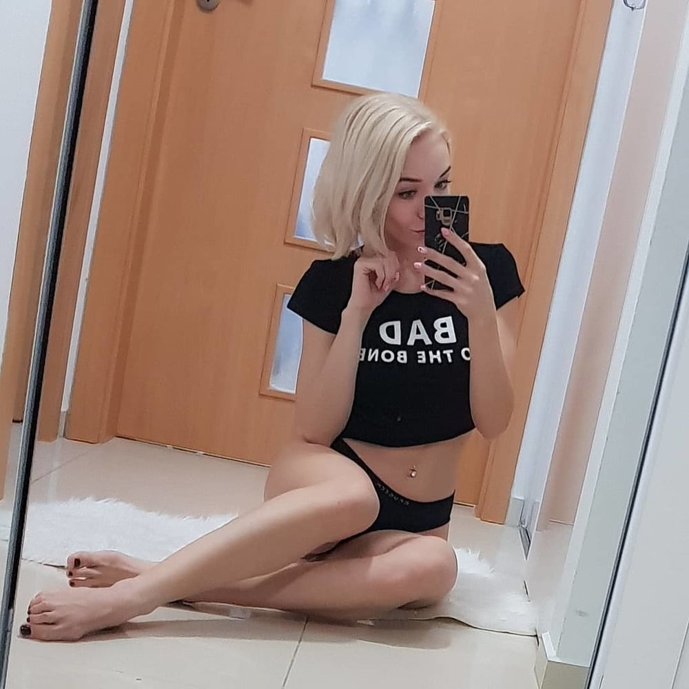 Heiße ukrainische Gril, die gerne doppelt anal ihren Körper zeigt 2
 #88648072