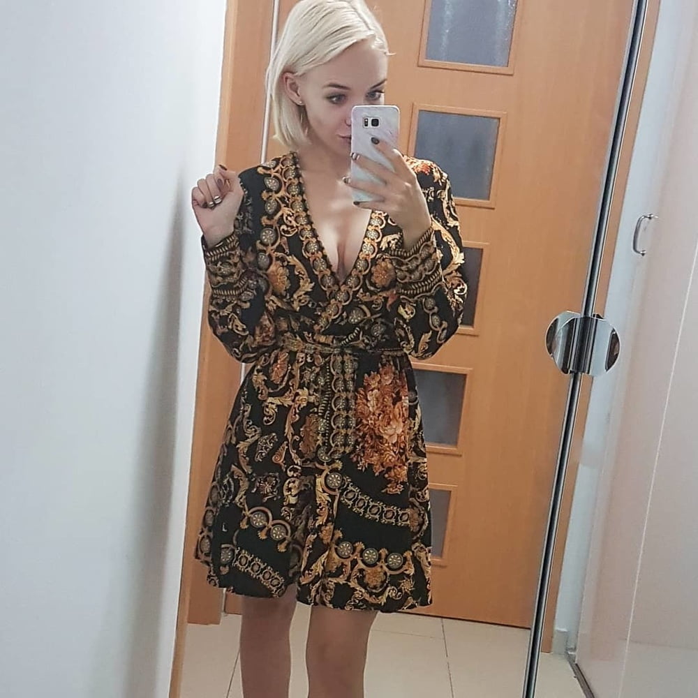 Heiße ukrainische Gril, die gerne doppelt anal ihren Körper zeigt 2
 #88648114
