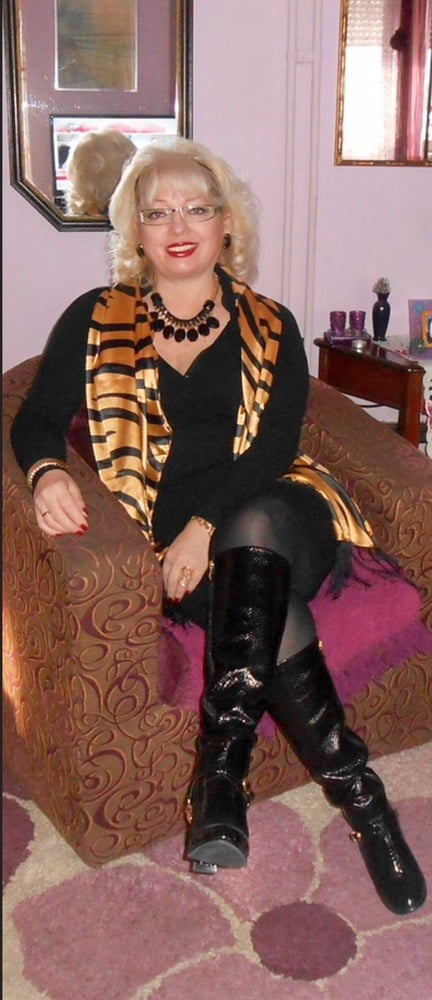 Milfs & gilfs con botas no.27
 #102777722