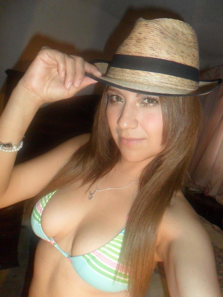 Mexikanische Hure zeigt uns ihre Brüste
 #88487228