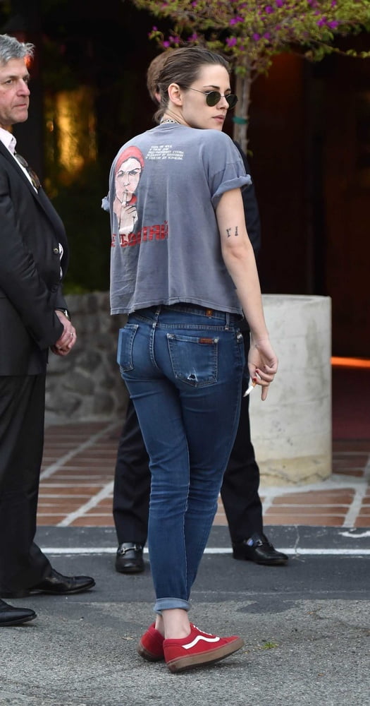 Kristen stewart jeans stretti solo
 #93463995