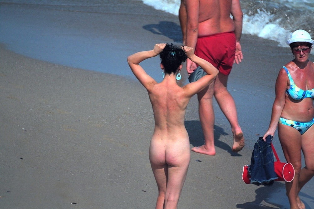Slim nudiste milf sur la plage fkk
 #103146915