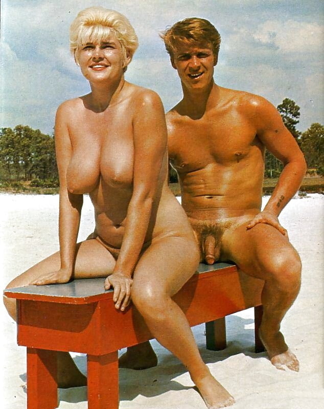 Vintage Nudist Paare in Farbe
 #81676037