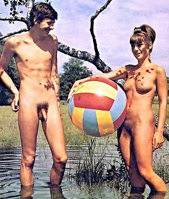 Vintage Nudist Paare in Farbe
 #81676043