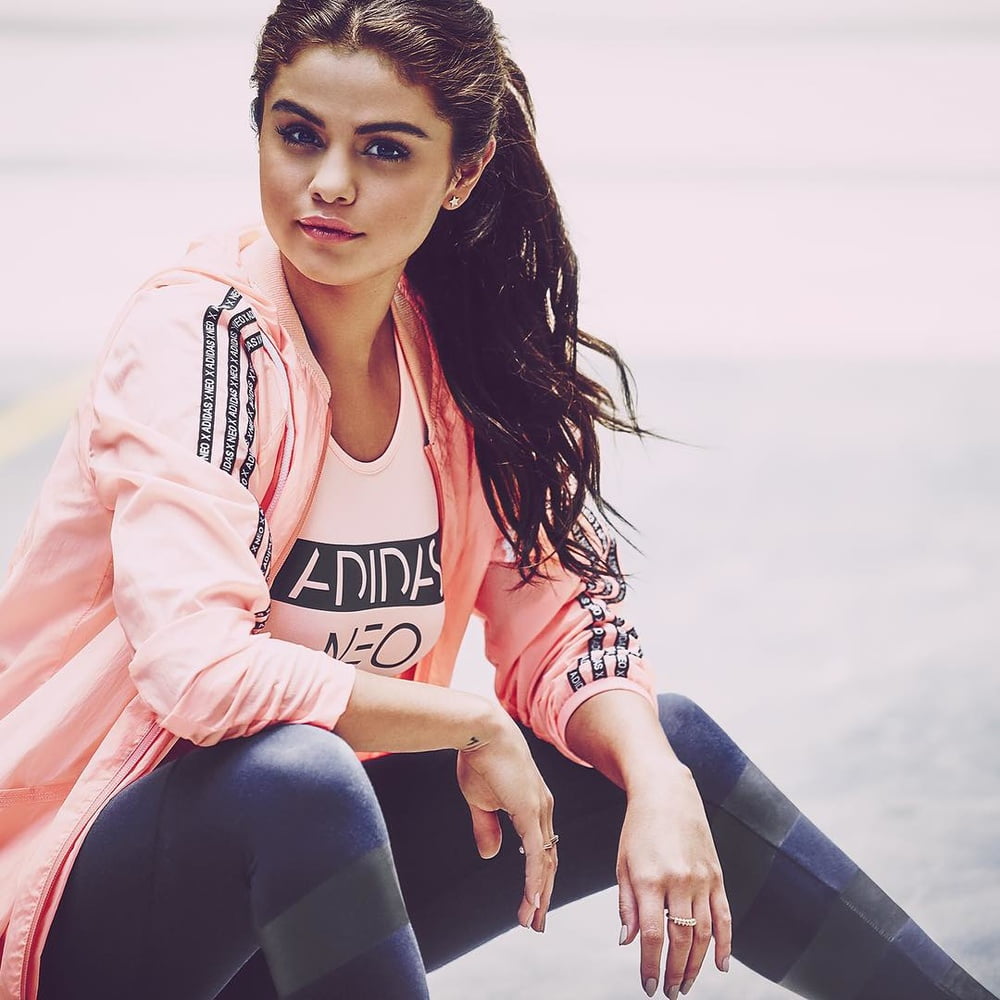 Selena Gomez #90571813