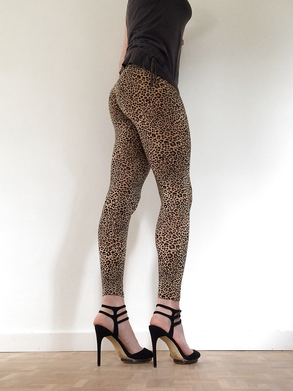 Leopard leggings &amp; black thong #107047315