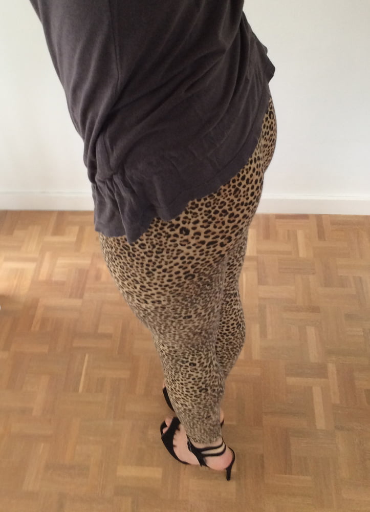 Leopard leggings &amp; black thong #107047316