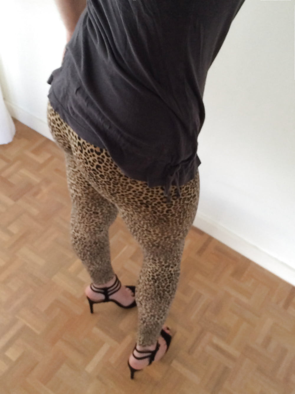 Leopard leggings &amp; black thong #107047319