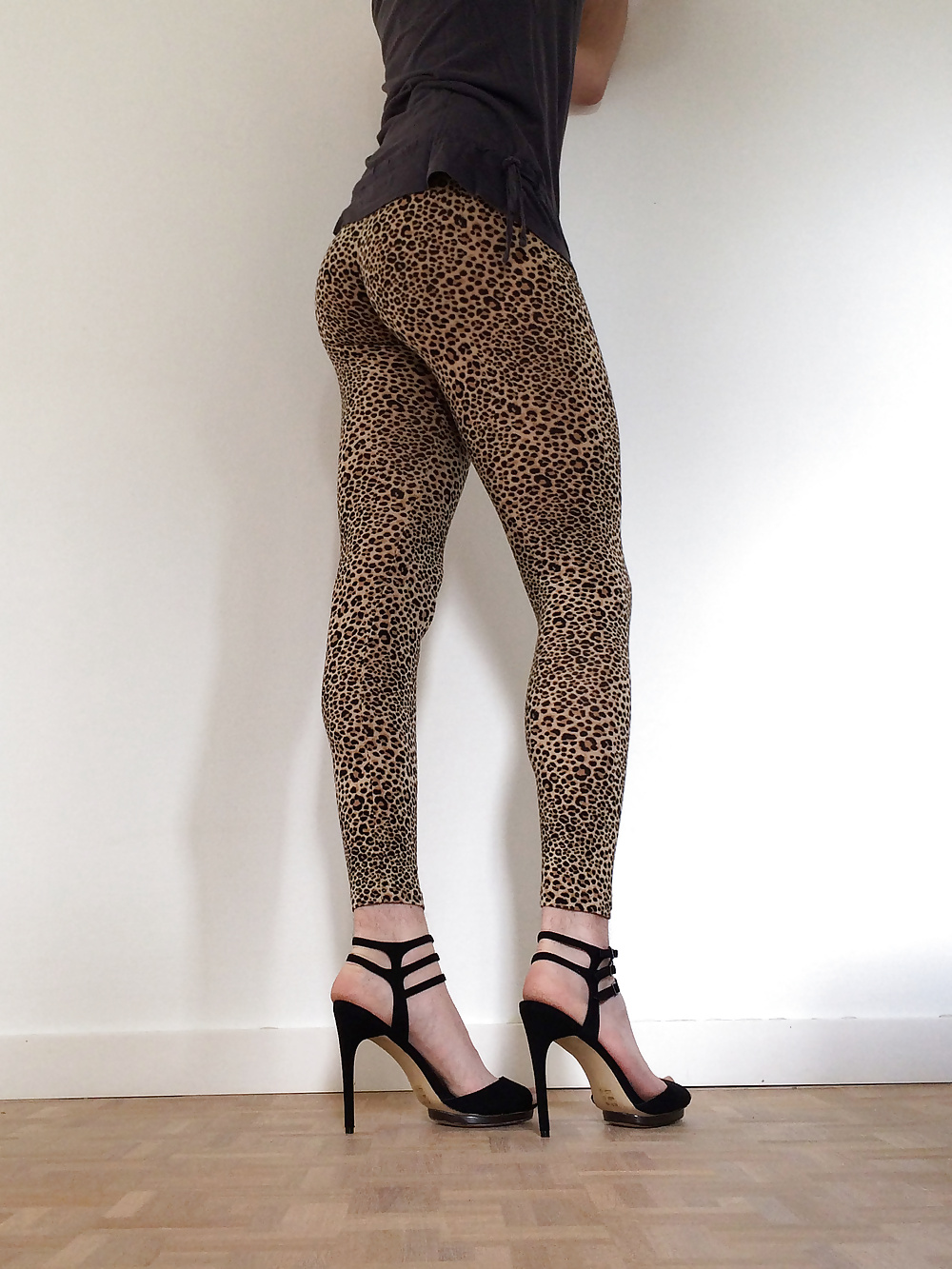 Leopard leggings &amp; black thong #107047325