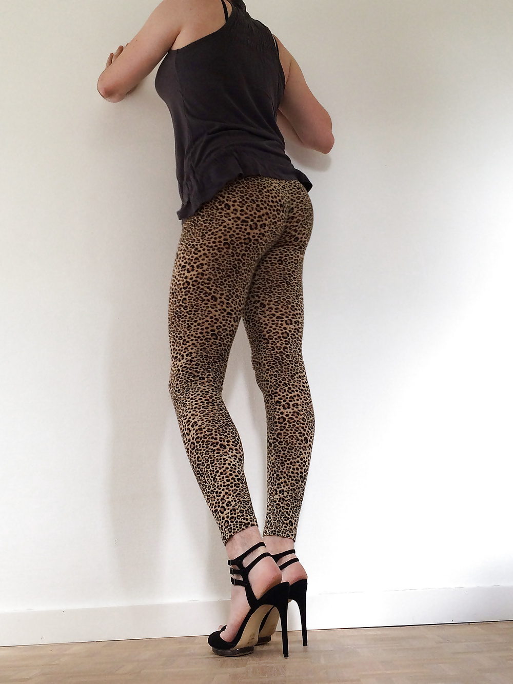 Leopard leggings &amp; black thong #107047326