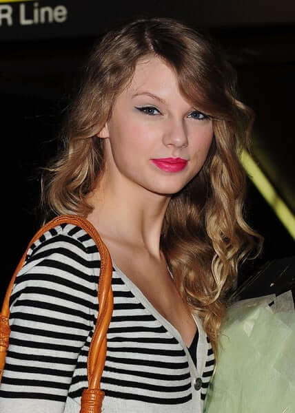 Taylor swift
 #99250539