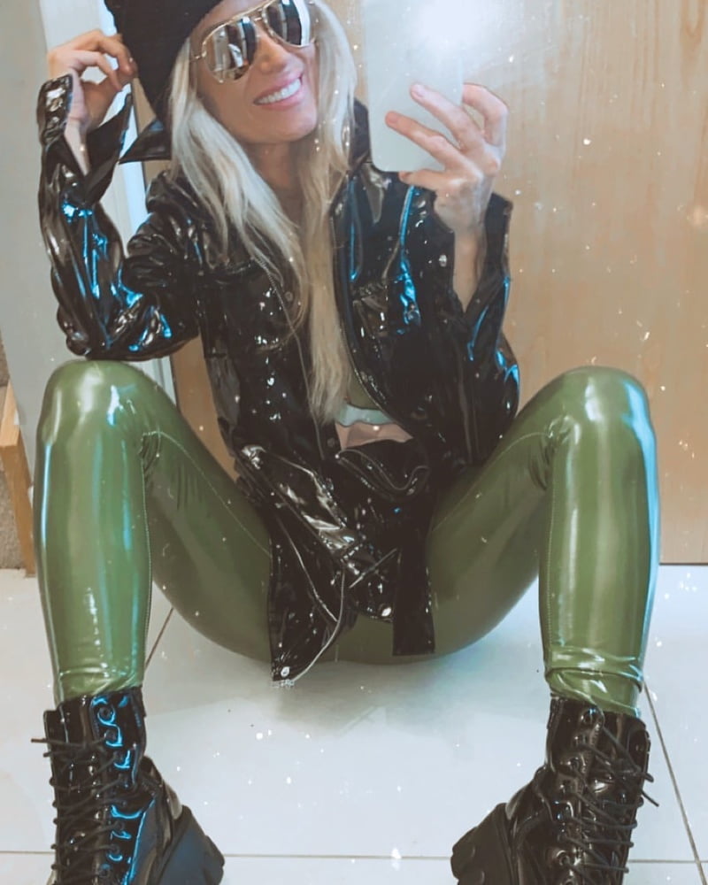 Mariaelondon en pvc
 #104087766