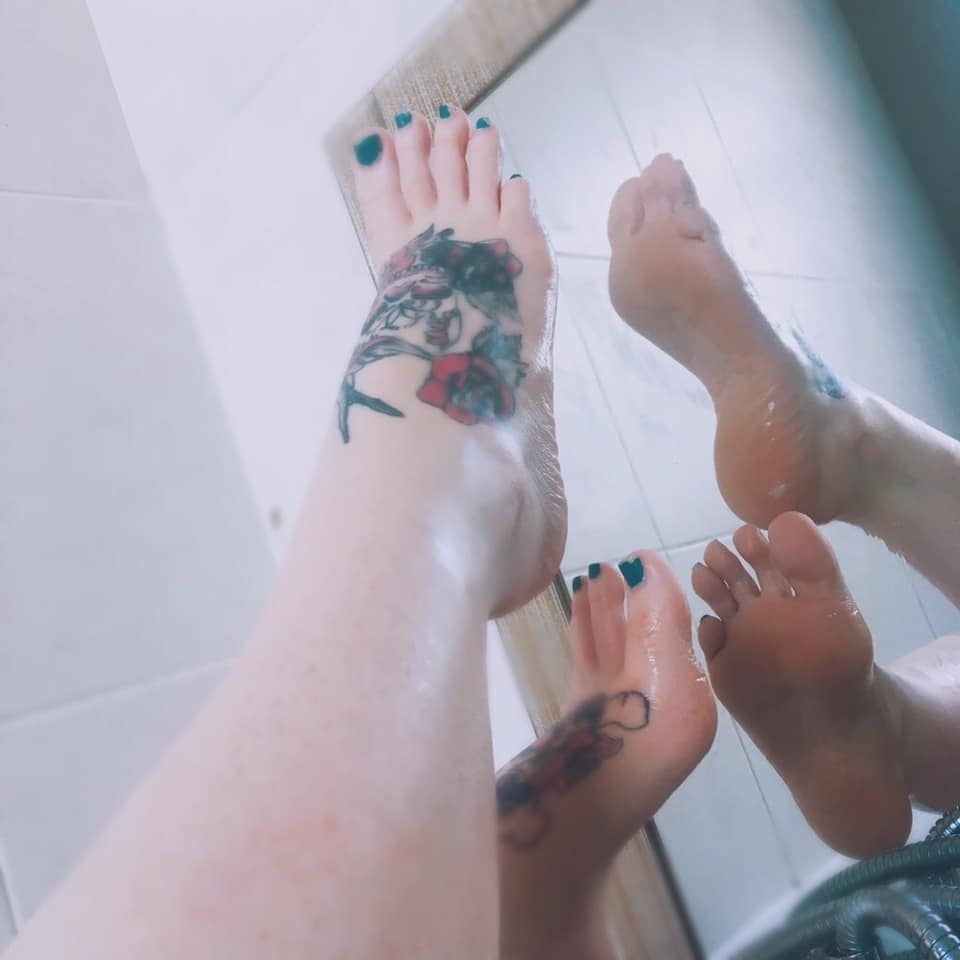 Feet #104240574