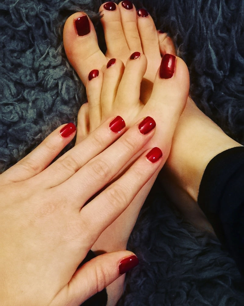 Feet #104240579