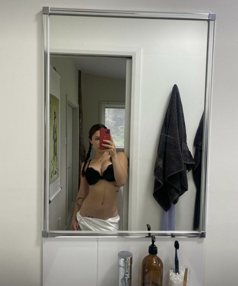 Madison Cortesano desnuda #109853760