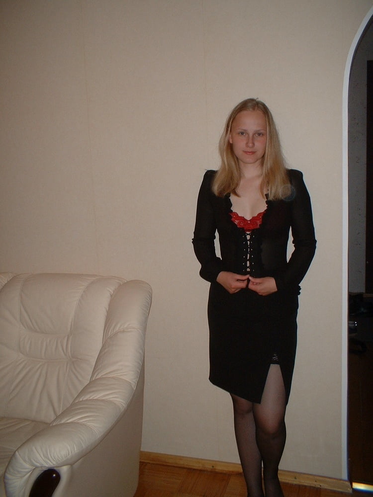 Schöne blonde Frau durch 18 Jahre
 #81804532